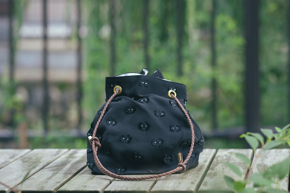 Charrm ｜ Flower motif  kinchaku bag